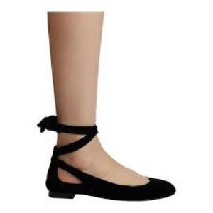 Kenneth Cole’s Women’s Wilhelmina Ballet Flats